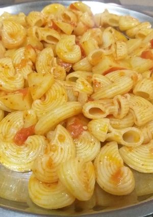 A picture of Macaroni.
