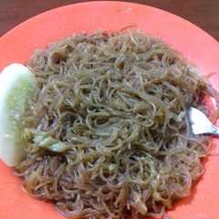 รูปของ Bihun  Goreng Kecap #MenuRamadhanSimple #MenuRamadhanBerkesan