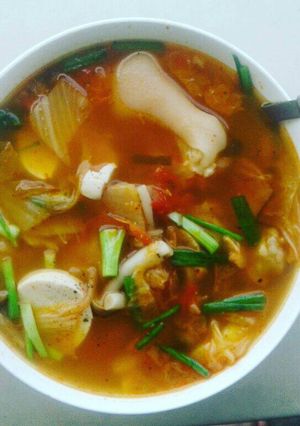 Hình của món Canh giò heo kim chi.