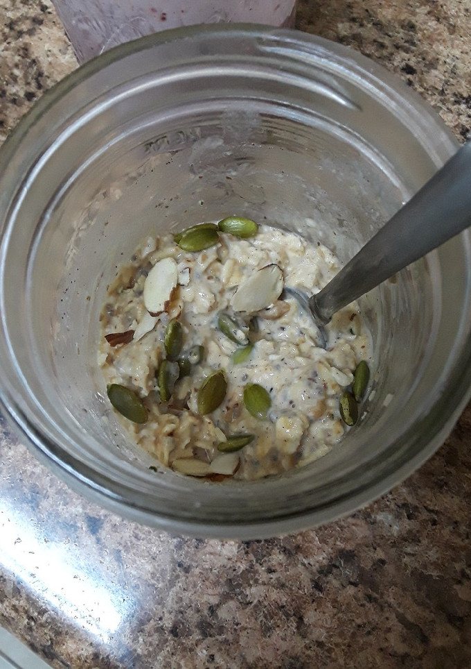 A picture of Peanut Butter Cookie Overnight Oats.