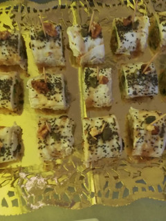 Una foto de Rollitos de aguacate nueces y miel