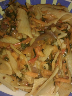 Una foto de Fideos con salsa de vegetales