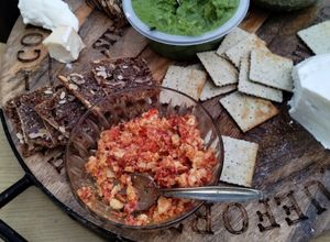 Una foto de Pasta de huevo y pimiento morrón. Para sándwich o aperitivo