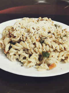 ইটালিয়ান হোয়াইট সস পাস্তা(Italian white sauce pasta recipe in Bengali) রেসিপির প্রধান ছবি