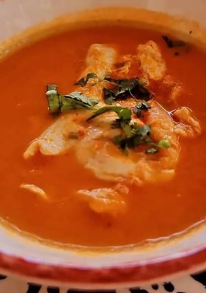 Foto de Sopa de Tomate com Ovo Escalfado