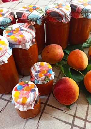 Hagyományos sárgabarack lekvár főzés recept fotója