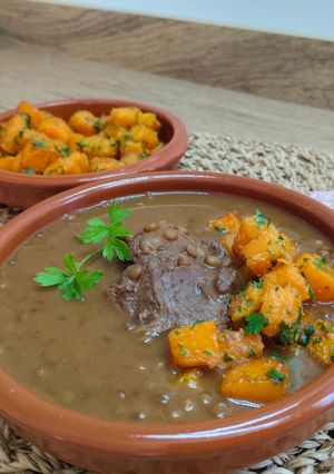 Una foto de Lentejas con carrilleras de cerdo