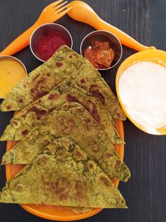 पालक मल्टीग्रैन पराठा (palak multigrain paratha recipe in Hindi) रेसिपी मुख्य फोटो