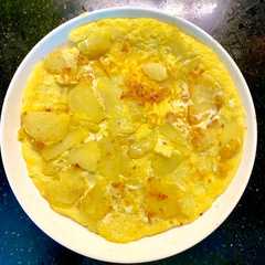 A picture of Trứng trộn khoai tây rán đơn giản nhanh gọn dọn tủ.