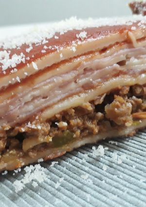 Una foto de Lasaña con masa de panqueques y salsa fileto