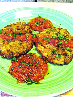 Una foto de Discos de patatas con salsa de tomate