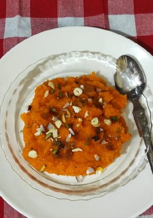 गाजर हलवा (Gajar halwa recipe in hindi) रेसिपी मुख्य फोटो