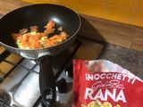 Gnocchi al salmone e crema di zucchine