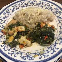 Una foto de Arroz con nituke de pollo y verduras