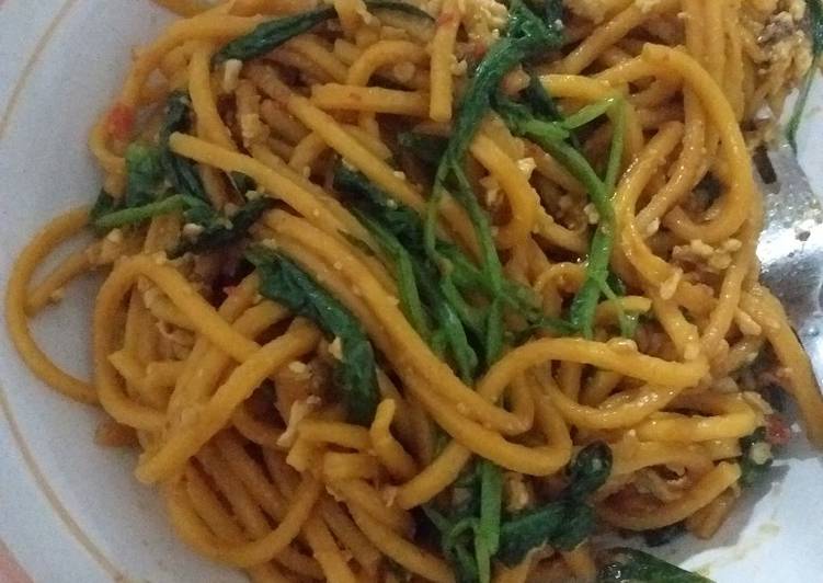 Mie Kangkung Belacan