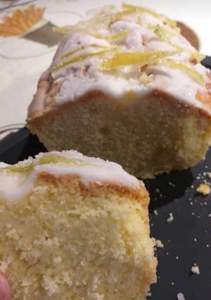 Una foto de Budín de limón con glasé