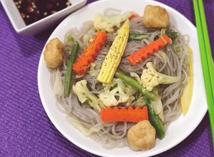 Hình của món Miến xào rau củ (chay).