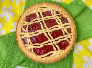 Foto di Crostata alla composta di frutti rossi - senza glutine e senza lattosio