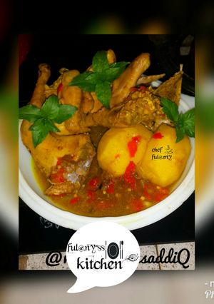 A picture of Chicken and irish potatoes pepper soup.