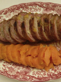 Una foto de Redondo de cerdo ibérico con batatas al horno