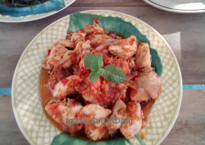 43* (Dada) ayam bumbu balado