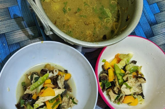 Anti Ribet, Bikin Sup Ayam Jamur Kuping Enak