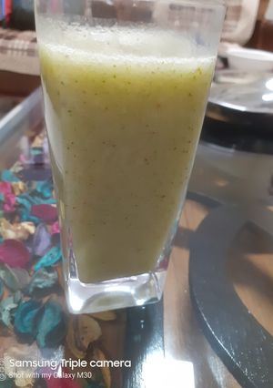 अंगूर और अन्नानास स्मूदी रेसिपी मुख्य फोटो