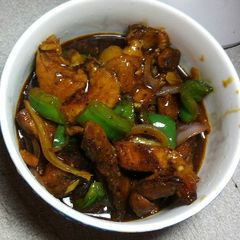 A picture of Black Pepper Pork with Bell Pepper.
