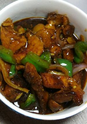 A picture of Black Pepper Pork with Bell Pepper.