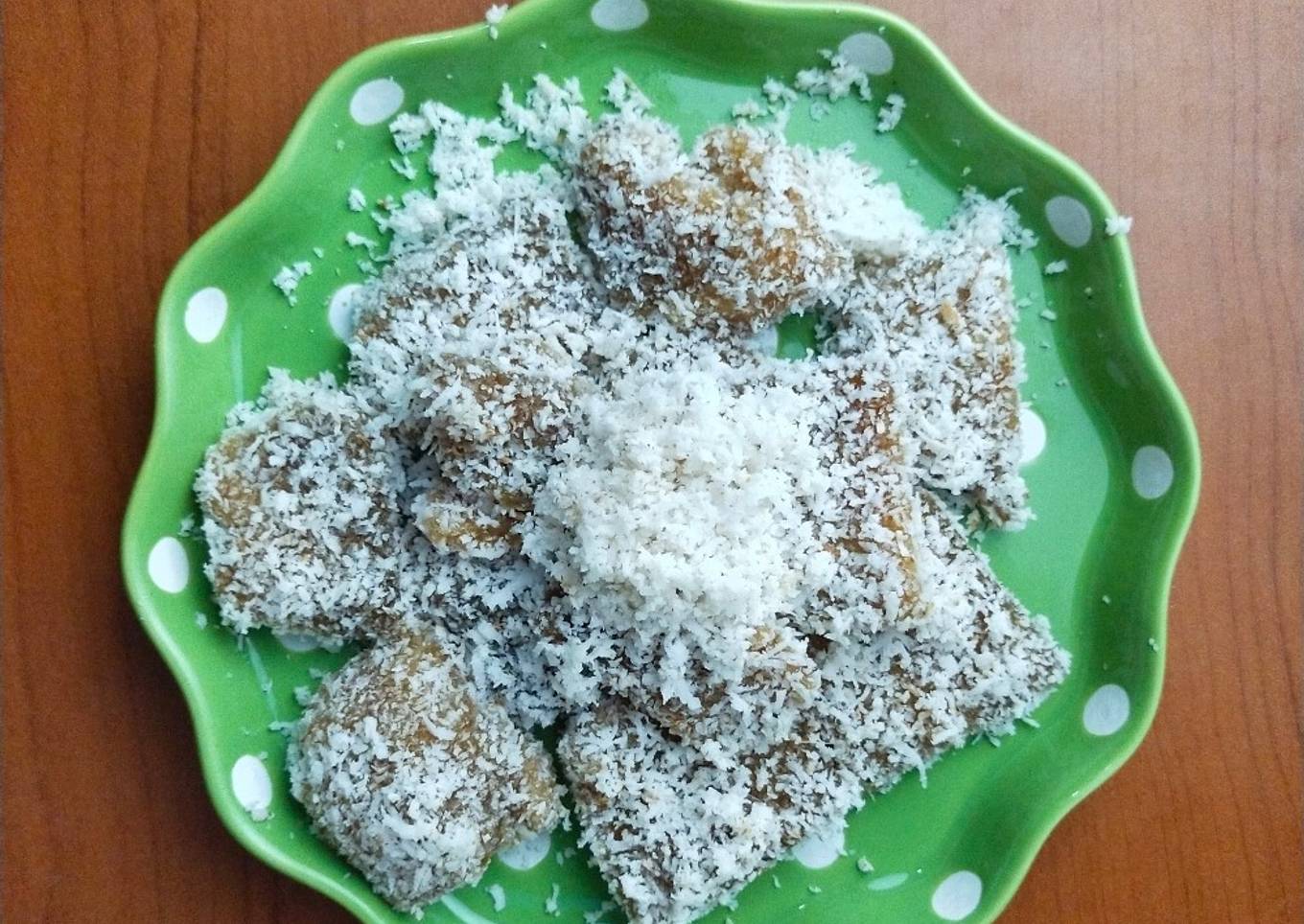Kue keranjang kelapa kukus
