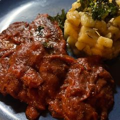 A picture of Italian lamb with potato risotto.