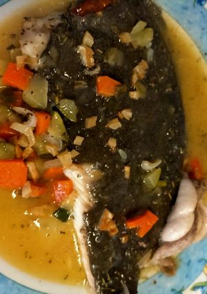 Una foto de Rodaballo con verduras