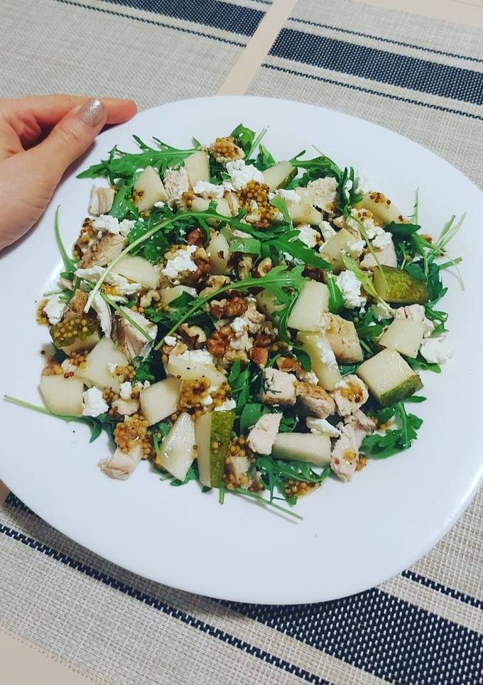 Салат з куркою та грушею 🥗