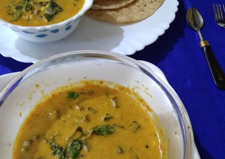 Recipe of Favorite Bhindi garlic kadhi