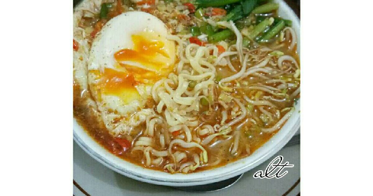 Resep Mi Pedas Dengan Telur Setengah Mateng Oleh Ajeng Laras Cookpad