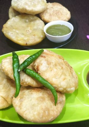 प्याज़ की कचौड़ी (Pyaz Ki Kachori recipe in Hindi) रेसिपी मुख्य फोटो