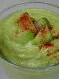 Crema de aguacate, calabacín y spirulina