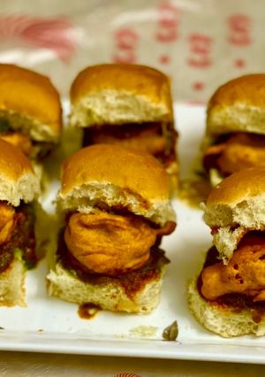 A picture of Vada pav.