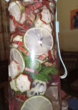 Foto resep Infused water Okra merah