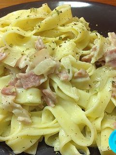 Una foto de Fettuccine a la carbonara