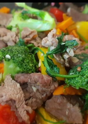 Hình của món Su lơ xanh xào bò.