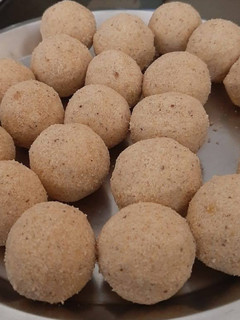 A picture of Walnut Rajgira Ladoo.