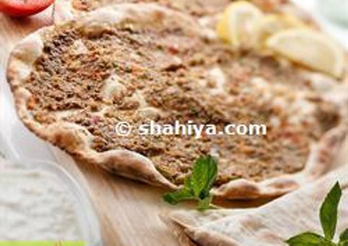 Lebanese Meat Pies: Lahm bi Aajin