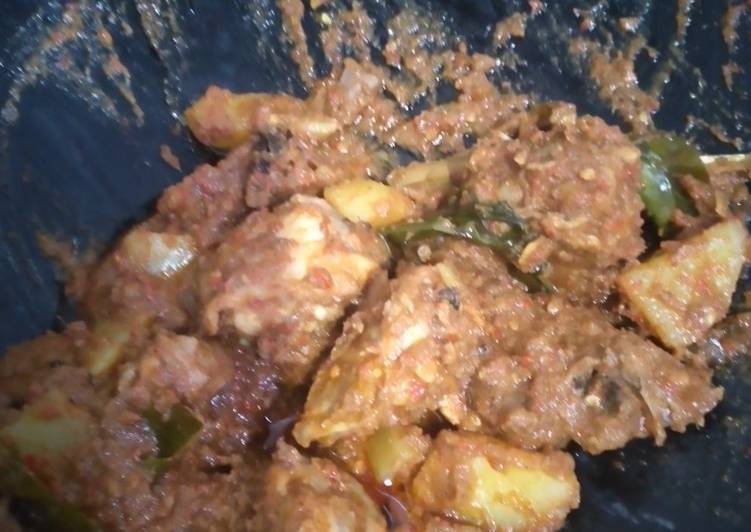 Rendang ayam dan kentang