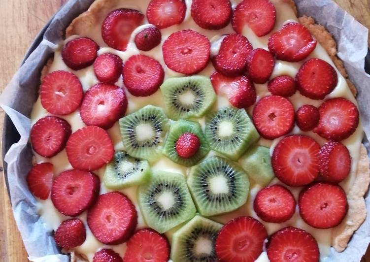 Crostata con crema pasticceria alla frutta