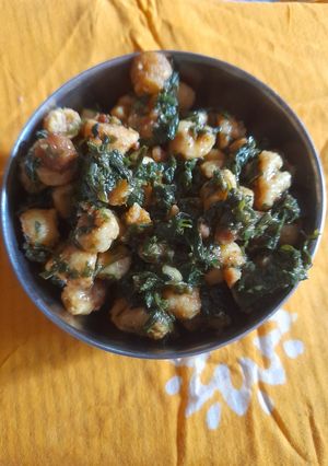 લિલી મેથી અને ચોળા વડી નું શાક (Lili Methi Chora Vadi Shak Recipe In Gujarati) રેસીપી મુખ્ય ફોટો