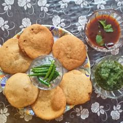 A picture of Kasta Moong kachori.