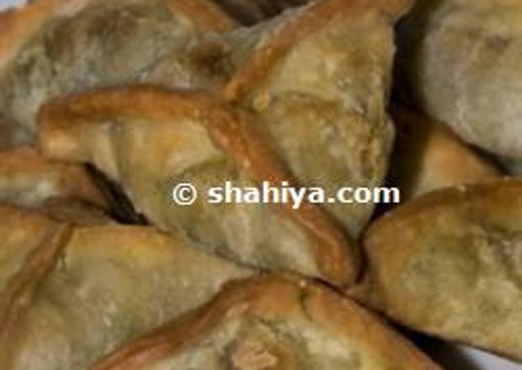 Filled Spinach Pies: Ftayer bi Sbanegh