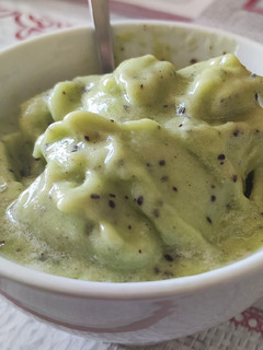Una foto de Sorbete de kiwi 🍧🥝🍓
