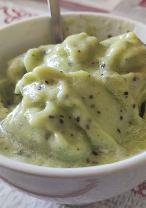 Una foto de Sorbete de kiwi 🍧🥝🍓
